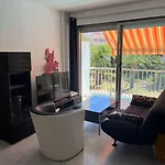 Petit Deux Pieces Avec Piscine *