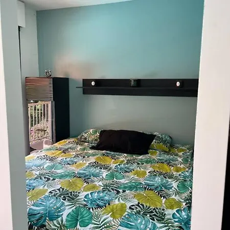 Petit Deux Pieces Avec Piscine Apartmán *