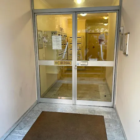 Petit Deux Pieces Avec Piscine Apartamento Vallauris